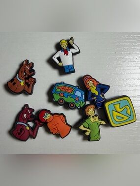 🆕 8 Scooby-Doo Character Shoe Charms - Mystery Machine & Team (Multicolor)